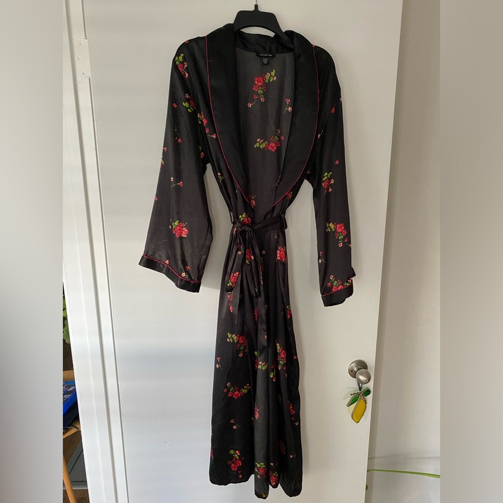 Sexy silk robe with red flowers on it